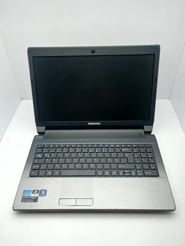 Ігровий ноутбук Acer Medion P6816 / 15.6" (1366x768) TN / Intel Core i7-2670QM (4 (8) ядра по 2.2 - 3.1 GHz) / 8 GB DDR3 / 640 GB HDD / nVidia GeForce GT 650M, 2 GB GDDR5, 128-bit / WebCam б/в - зображення 2
