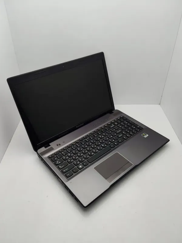 Ноутбук Lenovo IdeaPad Z570 / 15.6" (1366x768) TN / Intel Core i5-2450M (2 (4) ядра по 2.5 - 3.1 GHz) / 6 GB DDR3 / 500 GB HDD / nVidia GeForce GT 540M, 1 GB DDR3, 64-bit / WebCam б/в - зображення 3