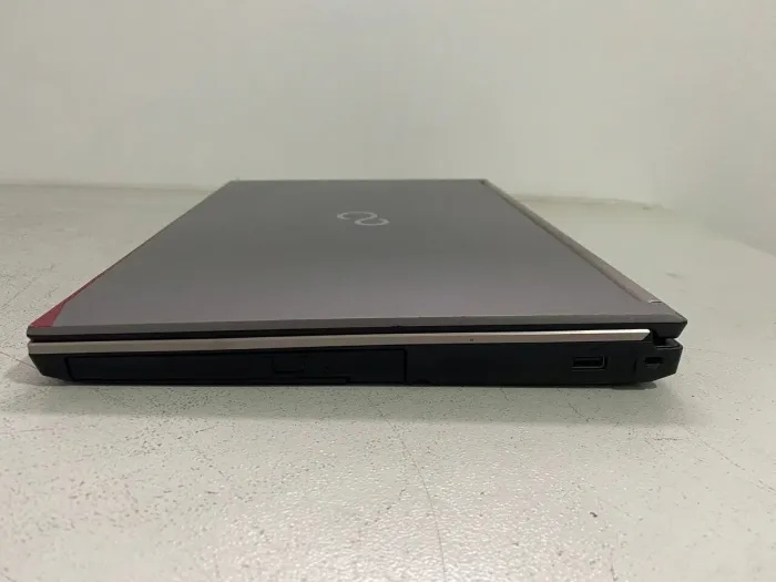 Мобільна робоча станція Fujitsu Celsius H760 / 15.6" (1920x1080) IPS / Intel Core i7-6820HQ (4 (8) ядра по 2.7 - 3.6 GHz) / 16 GB DDR4 / 256 GB SSD / nVidia Quadro M1000M, 2 GB GDDR5, 128-bit / WebCam / DVD-ROM б/в - зображення 4