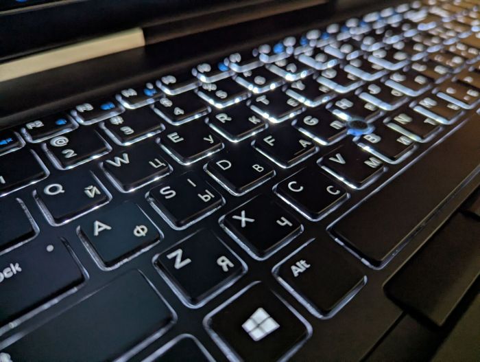 Мобільна робоча станція Б-класу Dell Precision 7510 / 15,6" (1920x1080) IPS / Intel Core i7-6920HQ (4 (8) ядра по 2.9 - 3.8 GHz) / 32 GB DDR4 / 480 GB SSD / nVidia Quadro M2000M, 4 GB GDDR5, 128-bit / WebCam / Windows 10 б/в - зображення 6