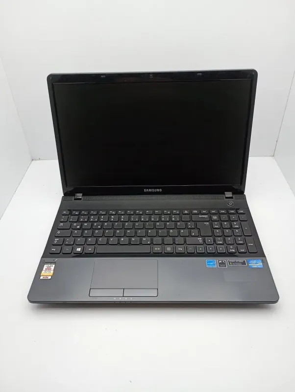 Ноутбук Samsung 300E / 15.6" (1366x768) TN / Intel Core i3-2350M (2 (4) ядра по 2.3 GHz) / 8 GB DDR3 / 500 GB HDD / nVidia GeForce GT 620M, 1 GB DDR3, 128-bit / WebCam б/в - зображення 2