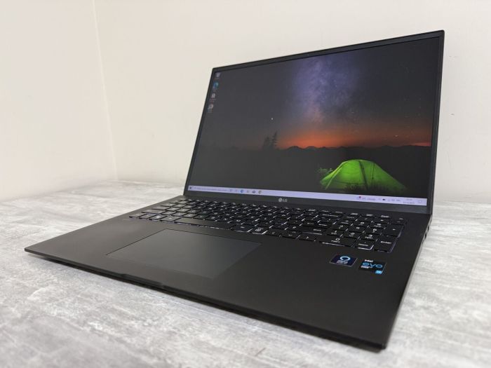 Ультрабук Б-клас LG Gram 17Z95P / 17" (2560x1600) IPS / Intel Core i7-1195G7 (4 (8) ядра по 2.9 - 5.0 GHz) / 16 GB DDR4 / 1000 GB SSD / Intel Iris Xe Graphics / WebCam / Win 11 Home б/в - изображение 3