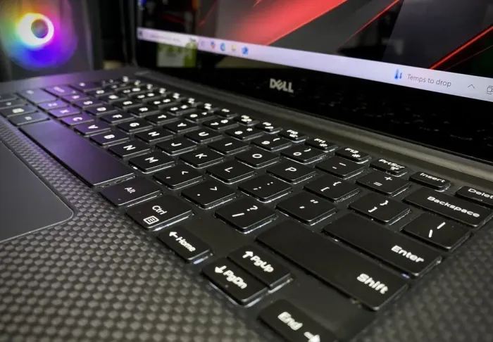 Ігровий ноутбук Dell XPS 15 9560 / 15.6" (3840x2160) IPS / Intel Core i7-7700HQ (4 (8) ядра по 2.8 - 3.8 GHz) / 16 GB DDR4 / 256 GB SSD / nVidia GeForce GTX 1050, 4 GB GDDR5, 128-bit / WebCam б/в - зображення 5