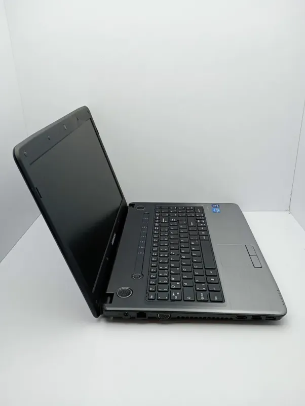 Ноутбук Medion Akoya P6634 / 15.6" (1366x768) TN / Intel Core i3-2350M (2 (4) ядра по 2.3 GHz) / 6 GB DDR3 / 500 GB HDD / Intel HD Graphics 3000 / WebCam / АКБ не тримає б/в - зображення 5