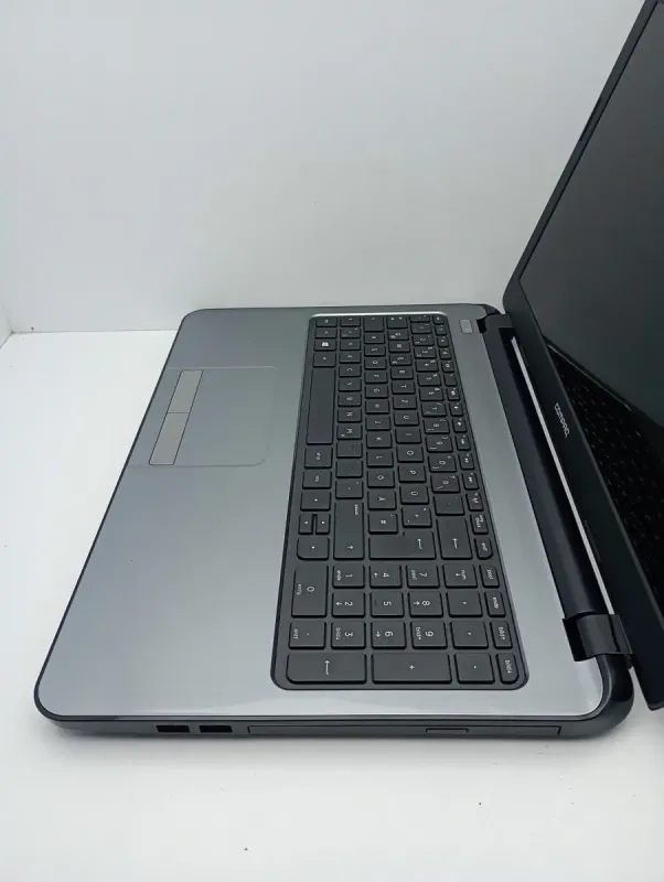 Ноутбук HP Compaq 15 / 15.6" (1366x768) TN / AMD A4-5000 (4 ядра по 1.5 GHz) / 8 GB DDR3 / 640 GB HDD / AMD Radeon HD 8330 Graphics / WebCam / HDMI б/в - зображення 6