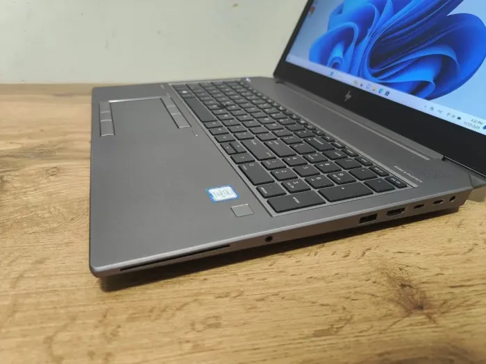 Мобільна робоча станція HP ZBook 15 G5 / 15.6" (1920x1080) IPS / Intel Core i7-8850H (6 (12) ядер по 2.6 - 4.3 GHz) / 32 GB DDR4 / 500 GB SSD / nVidia Quadro P1000, 4 GB GDDR5, 256-bit / WebCam / TouchID / Windows 10 Pro б/в - зображення 7