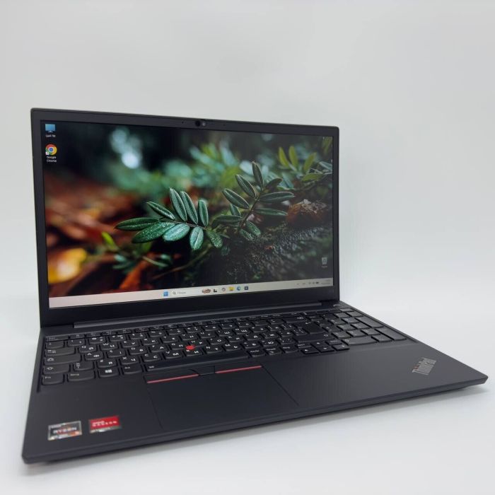 Ноутбук Lenovo ThinkPad E15 / 14" (1920x1080) IPS / AMD Ryzen 5 4500U (6 ядер по 2.3 - 4.0 GHz) / 16 GB DDR4 / 512 GB SSD / AMD Radeon Vega 6 / WebCam б/в - зображення 2