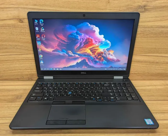 Ноутбук Dell Latitude E5570 / 15.6" (1366x768) TN / Intel Core i7-6820HQ (4 (8) ядра по 2.7 - 3.6 GHz) / 16 GB DDR4 / 512 GB SSD / AMD Radeon R7 M370, 2 GB GDDR5, 128-bit / HDMI / Windows 10 б/в - зображення 2