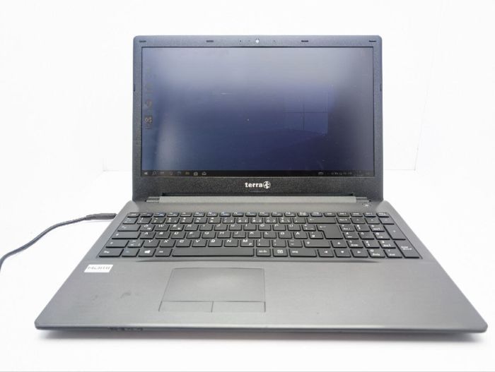 Ноутбук Terra Mobile 1513s / 15.6" (1366x768) TN / Intel Core i5-6200U (2 (4) ядра по 2.3 - 2.8 GHz) / 8 GB DDR3 / 250 GB SSD / Intel HD Graphics 520 / WebCam / DVD-ROM / АКБ не тримає б/в - зображення 3