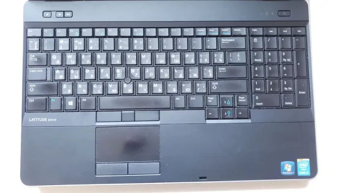 Ноутбук Dell Latitude E6540 / 15.6" (1366x768) TN / Intel Core i5-4200M (2 (4) ядра по 2.5 - 3.1 GHz) / 8 GB DDR3 / 128 GB SSD + 750 GB HDD / Intel HD Graphics 4600 / WebCam б/в - зображення 3