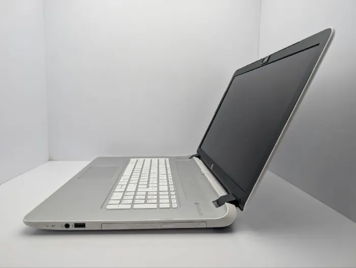 Ноутбук HP 17-1245ng / 17.3" (1600x900) TN / AMD A6-6310 (4 ядра по 1.8 - 2.4 GHz) / 8 GB DDR3 / 120 GB SSD / AMD Radeon R4 Graphics / WebCam / DVD-ROM б/в - зображення 4