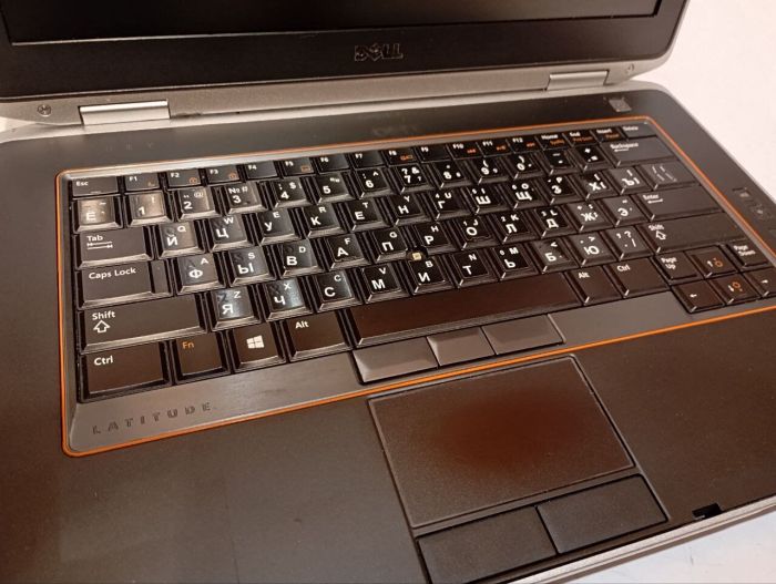 Ноутбук Б-клас Dell Latitude E6420 / 14" (1366x768) TN / Intel Core i3-2310M (2 (4) ядра по 2.1 GHz) / 4 GB DDR3 / 120 GB SSD / Intel HD Graphics 3000 / DVD-RW / АКБ не тримає б/в - зображення 8