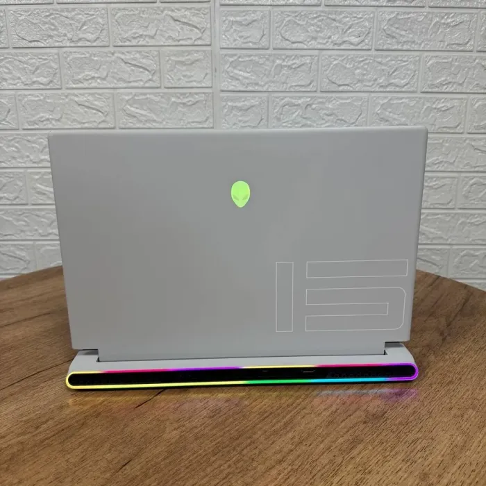 Ігровий ноутбук Dell Alienware X15 R2 White / 15.6" (1920x1080) IPS / Intel Core i7-12700H (14 (20) ядер по 2.3 - 4.7 GHz) / 32 GB DDR5 / 512 GB SSD NVMe / nVidia GeForce RTX 3060, 6 GB GDDR6, 192-bit / WebCam б/в - зображення 3