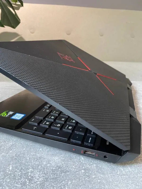 Ігровий ноутбук HP Omen 15-dc0508na / 15.6" (1920x1080) IPS / Intel Core i5-8300H (4 (8) ядра по 2.3 - 4.0 GHz) / 16 GB DDR4 / 256 GB SSD + 1000 GB HDD / nVidia GeForce GTX 1060, 6 GB GDDR5, 192-bit / WebCam / Win 11 б/в - зображення 4