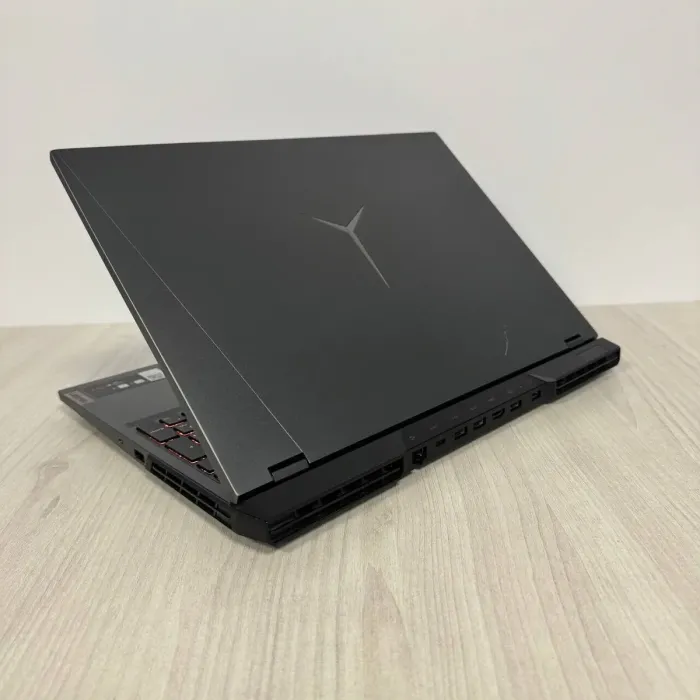 Ігровий ноутбук Б-класу Lenovo Legion 5 Pro 16ITH6H / 16" (2560x1600) IPS / Intel Core i9-11950H (8 (16) ядер по 2.1 - 5.0 GHz) / 16 GB DDR4 / 512 GB SSD NVMe / nVidia GeForce RTX 3070, 8 GB GDDR6, 256-bit / WebCam б/в - зображення 6