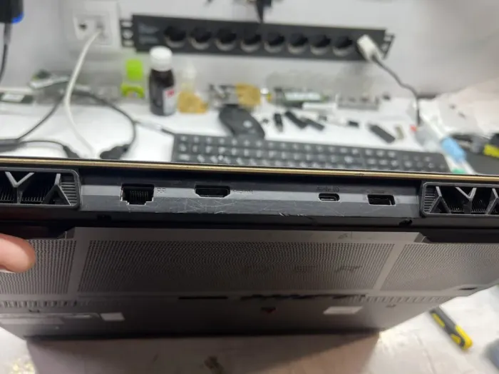 Ігровий ноутбук Б-клас MSI Raider GE78HX 13VG-020US / 17" (2560x1600) IPS / Intel Core i9-13950HX (24 (32) ядра по 2.2 - 5.5 GHz) / 32 GB DDR5 / 960 GB SSD / nVidia GeForce RTX 4070, 8 GB GDDR6, 128-bit / WebCam б/в - зображення 4