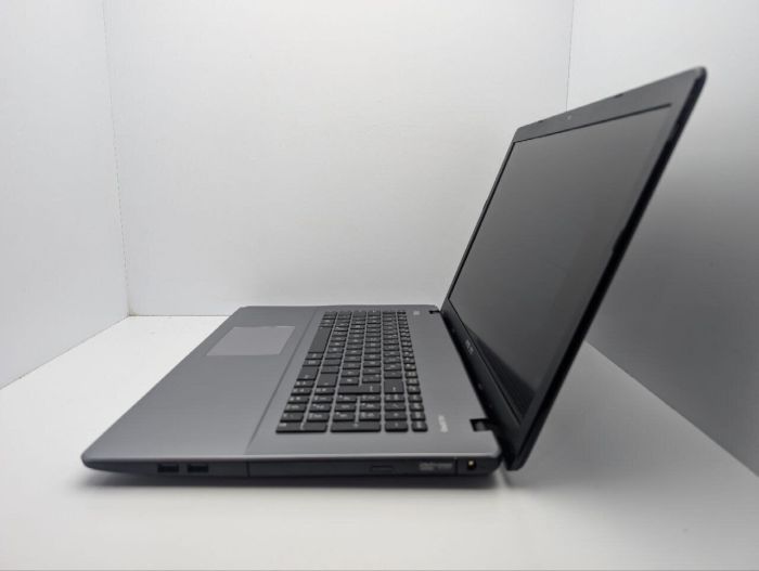 Ноутбук Asus X750 / 17.3'' (1600x900) TN / Intel Core i5-4200U (2 (4) ядра по 1.6 - 2.6 GHz) / 16 GB DDR3 / 1000 GB HDD / nVidia GeForce GT 740M, 2 GB GDDR3, 64-bit / WebCam / DVD-ROM б/в - зображення 5