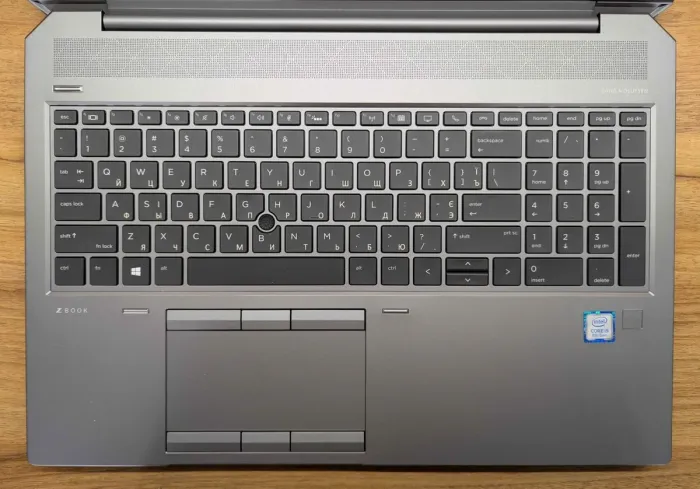 Ноутбук робоча станція HP zBook 15 G5 / 15.6" (1920x1080) IPS / Intel Core i5-8300H (4 (8) ядра по 2.3 - 4.0 GHz) / 16 GB DDR4 / 480 GB SSD / Intel UHD Graphics 630 / WebCam / TouchID / Windows 10 б/в - зображення 5