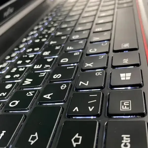 Мобільна робоча станція Б-клас Fujitsu Celsius H780 / 15.6" (1920x1080) IPS / Intel Core i7-8850H (6 (12) ядер по 2.6 - 4.3 GHz) / 16 GB DDR4 / 512 GB SSD / nVidia Quadro P2000, 4 GB GDDR5, 128-bit / WebCam / HDMI / Fingerprint б/в - зображення 6