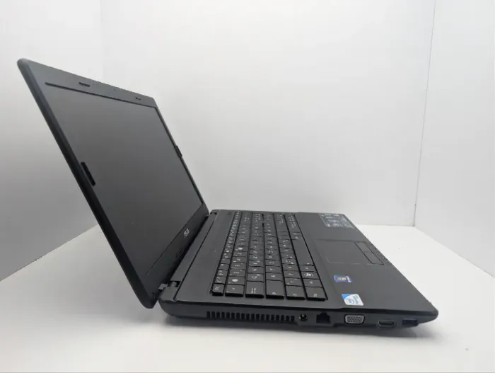 Ноутбук Asus X54H / 15.6" (1366x768) TN / Intel Pentium B950 (2 ядра по 2.1 GHz) / 8 GB DDR3 / 320 GB HDD / Intel HD Graphics / WebCam / DVD-ROM б/в - зображення 4