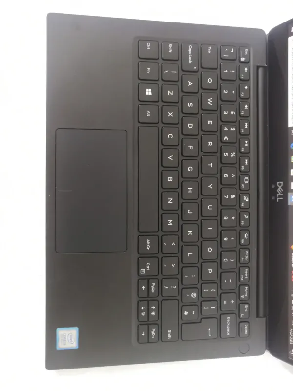 Ультрабук Dell XPS 9370 / 13.3" (1920x1080) IPS / Intel Core i5-8250U (4 (8) ядра по 1.6 - 3.4 GHz) / 8 GB DDR3 / 256 GB SSD / Intel UHD Graphics 620 / WebCam / Win 10 Pro б/в - зображення 3