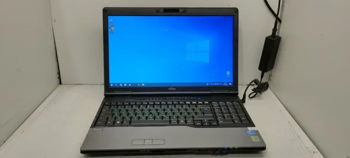 Ноутбук Б-класс Fujitsu LifeBook E782 / 15.6" TN / Intel Core i5-3320M (2(4) ядра по 2.6-3.3 GHz) / 8GB DDR3 / 120GB SSD / HD Graphics 4000 / WebCam б/в - зображення 2