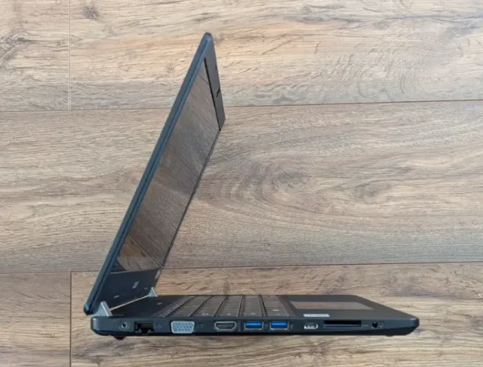 Ноутбук Acer TravelMate P2 TMP214-52 / 14" (1920x1080) IPS / Intel Core i7-10510U (4 (8) ядра по 1.8 - 4.9 GHz) / 8 GB DDR4 / 512 GB SSD / Intel UHD Graphics for 10th / WebCam / Win 11 б/в - зображення 4