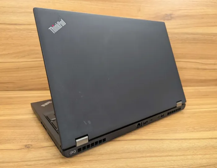 Мобільна робоча станція Lenovo ThinkPad P52 / 15,6" (1920x1080) IPS / Intel Xeon E-2176M (6 (12) ядер по 2,7 - 4,4 ГГц) / 32 ГБ DDR4 / 512 ГБ SSD / nVidia Quadro P2000, 4 ГБ GDDR5, 128-біт / Веб-камера / Сканер відбитків пальців / Windows 10 б/в - зображення 7