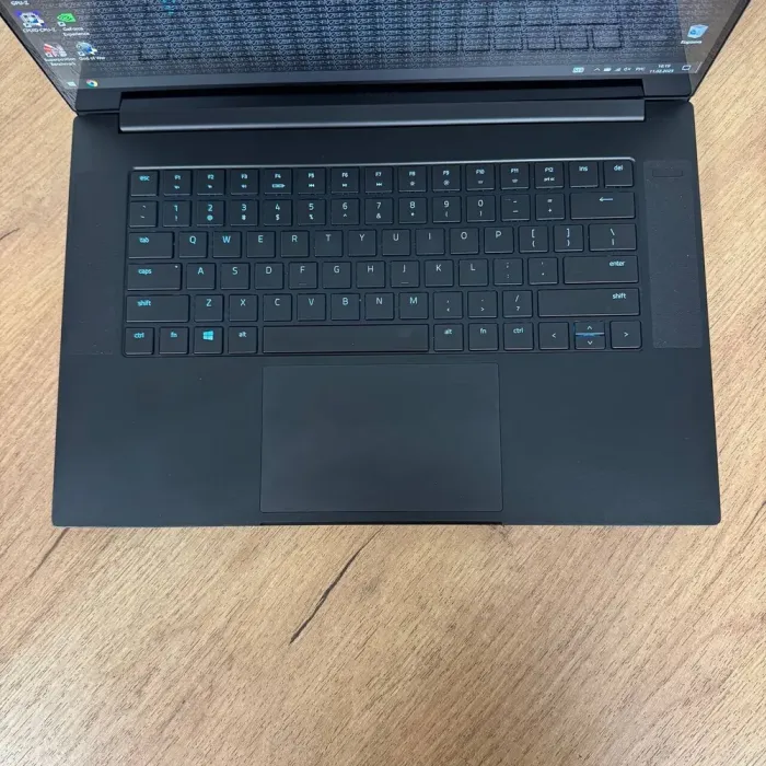 Ігровий ноутбук Б-клас Razer Blade 15 RZ09-0328 / 15.6" (3840x2160) IPS / Intel Core i7-10750H (6 (12) ядер по 2.6 - 5.0 GHz) / 32 GB DDR4 / 512 GB SSD NVMe / nVidia GeForce RTX 2070 Max-Q, 8 GB GDDR6, 256-bit / WebCam б/в - зображення 7