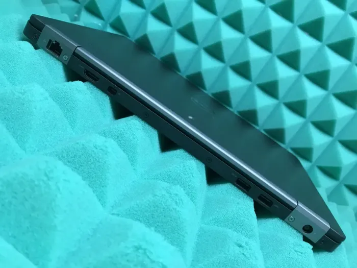 Ультрабук Б-клас Dell Latitude E7470 / 14" (1920x1080) IPS / Intel Core i5-6300U (2 (4) ядра по 2.4 - 3.0 GHz) / 8 GB DDR4 / 256 GB SSD / Intel HD Graphics 520 / WebCam / HDMI / miniDP / Windows 11 б/в - зображення 9