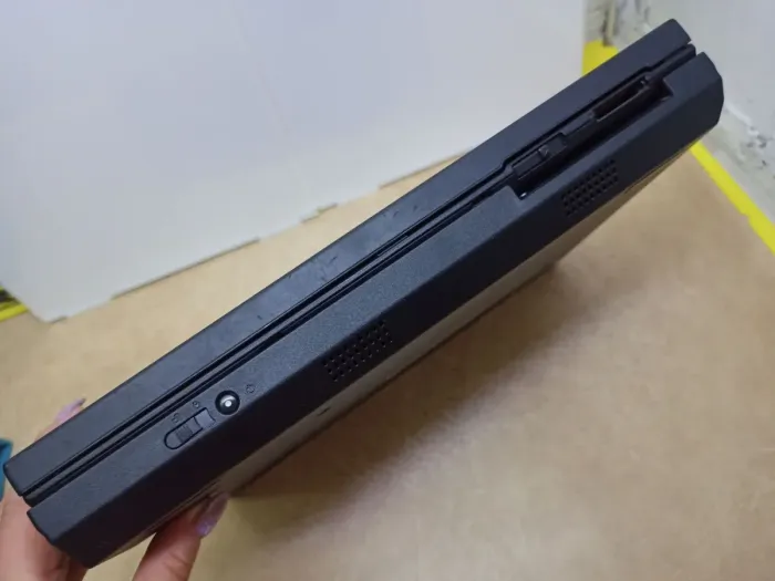 Ультрабук Б-клас Lenovo ThinkPad X201 / 12.1" (1280x800) TN / Intel Core i5-520M (2 (4) ядра по 2.4 - 2.93 GHz) / 4 GB DDR3 / 120 GB HDD / Intel HD Graphics / WebCam / Fingerprint б/в - зображення 12