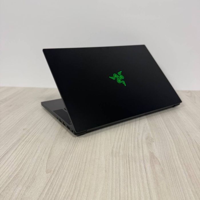 Ігровий ноутбук Б-клас Razer Blade 15 RZ09-0328 / 15.6" (1920x1080) IPS / Intel Core i7-10750H (6 (12) ядер по 2.6 - 5.0 GHz) / 16 GB DDR4 / 512 GB SSD NVMe / nVidia GeForce RTX 2060, 6 GB GDDR6, 192-bit / WebCam б/в - зображення 6