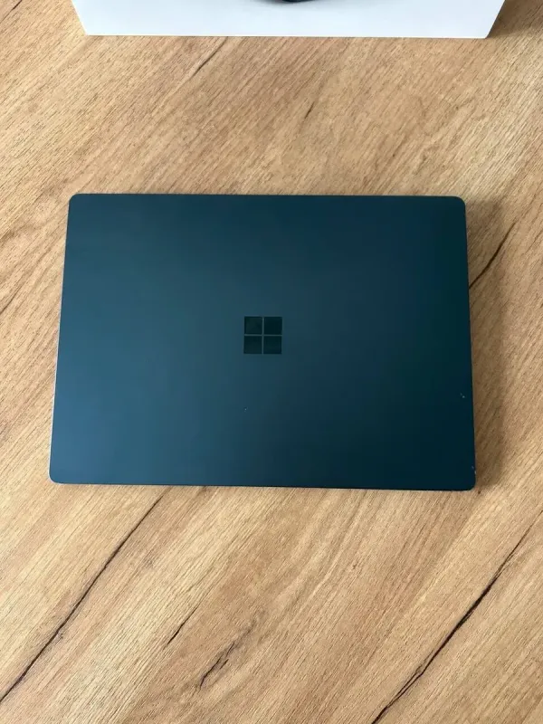 Ультрабук Б-клас Microsoft Surface Laptop 2 / 13.5" (2256x1504) IPS Touch / Intel Core i5-8250U (4 (8) ядра по 1.6 - 3.4 GHz) / 8 GB DDR3 / 256 GB SSD M.2 / Intel UHD Graphics 620 / WebCam / HDMI б/в - зображення 6