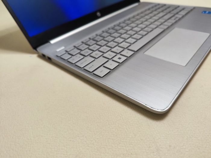 Ноутбук HP 15-dy2791wm / 15.6" (1366x768) TN / Intel Core i3-1115G4 (2 (4) ядра по 4.1 GHz) / 16 GB DDR4 / 512 GB SSD / Intel UHD Graphics / WebCam б/в - зображення 3