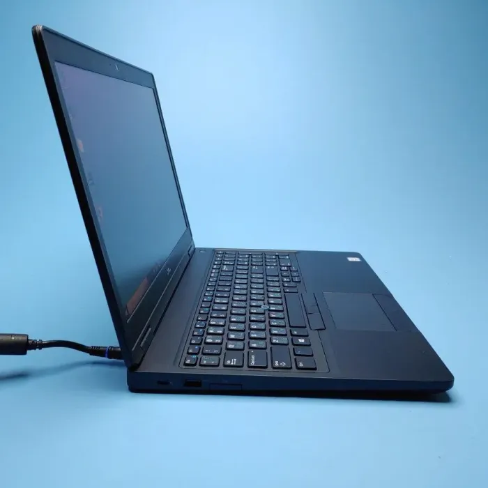 Ноутбук Dell Latitude 5590 / 15.6" (1366x768) TN / Intel Core i5-8250U (4 (8) ядра по 1.6 - 3.4 GHz) / 16 GB DDR4 / 480 GB SSD / Intel UHD Graphics 620 / WebCam / Win 10 Pro б/в - зображення 4