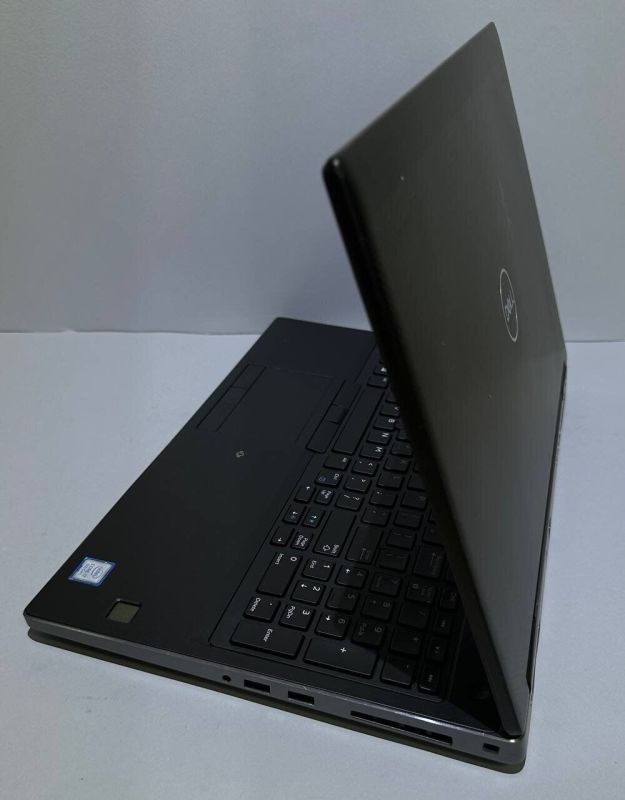 Мобільна робоча станція Б-клас Dell Precision 7530 / 15.6" (1920x1080) TN / Intel Core i7-8850H (6 (12) ядер по 2.6 - 4.3 GHz) / 32 GB DDR4 / 512 GB SSD / nVidia Quadro P2000, 4 GB GDDR5, 128-bit / WebCam / Win 11 Pro б/в - зображення 4