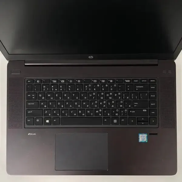 Ноутбук робоча станція HP zBook Studio G3 / 15.6" (1920x1080) IPS / Intel Xeon E3-1505M v5 (4 (8) ядра по 2.8 - 3.7 GHz) / 16 GB DDR4 / 512 GB SSD / nVidia Quadro M1000M, 4 GB GDDR5, 128-bit / WebCam / Fingerprint б/в - зображення 3