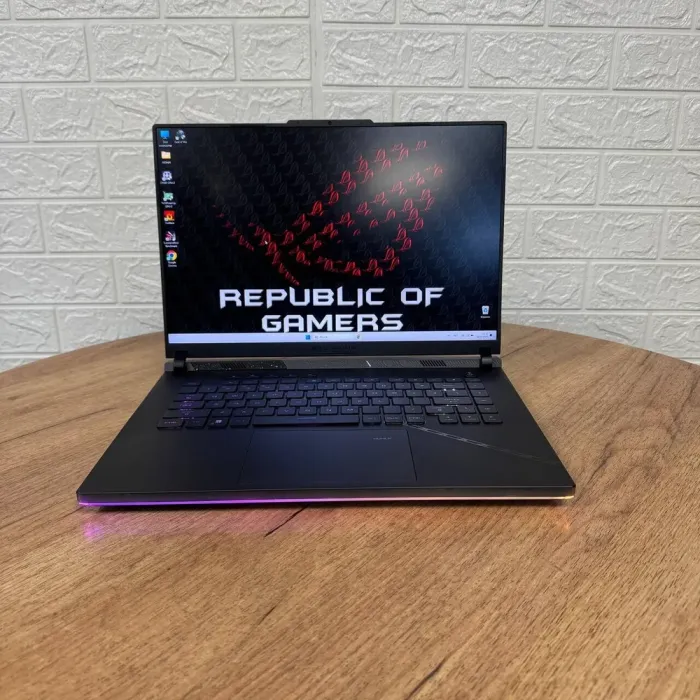 Ігровий ноутбук Asus ROG Strix Scar 16 G634JY / 16" (2560x1600) IPS / Intel Core i9-13980HX (24 (32) ядер по 2.2 - 5.5 GHz) / 32 GB DDR5 / 1000 GB SSD / nVidia GeForce RTX 4090, 16 GB GDDR6, 256-bit / WebCam б/в - зображення 2