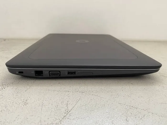 Мобільна робоча станція HP ZBook 15 G3 / 15.6" (1920x1080) IPS / Intel Xeon E3-1505M v5 (4 (8) ядра по 2.8 - 3.7 GHz) / 32 GB DDR4 / 256 GB SSD / nVidia Quadro M2000M, 4 GB GDDR5, 128-bit / WebCam / VGA б/в - зображення 3
