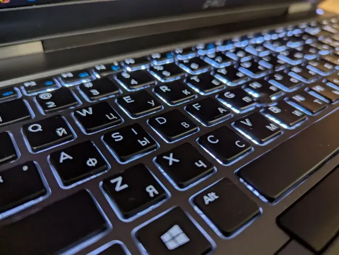 Мобільна робоча станція Dell Precision 7540 / 15.6" (1920x1080) IPS / Intel Core i5-9400H (4 (8) ядра по 2.5 - 4.3 GHz) / 32 GB DDR4 / 512 GB SSD / nVidia Quadro T2000, 4 GB GDDR5, 128-bit / Fingerprint / Windows 10 б/в - зображення 6