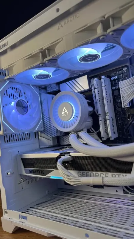 Збірка під замовлення: ігровий ПК GameMax Hype-M White Tower / Intel Core i7-14700F (20 (28) ядер по 1.5 - 5.4 GHz) / 32 GB DDR5 / 1000 GB SSD M.2 / nVidia GeForce RTX 5070, 12 GB GDDR7, 192-bit / 850W - зображення 8