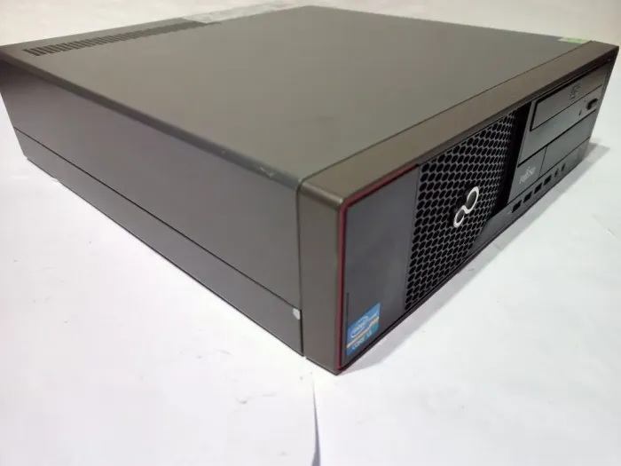 Комплект ПК: Fujitsu Esprimo E700 E85+ SFF / Intel Core i3-2120 (2 (4) ядра по 3.3 GHz) / 8 GB DDR3 / 120 GB SSD / Intel HD Graphics 2000 / DVD-ROM + Монітор LG Flatron W1943C-PF / 19" (1366x768) TN / 1x VGA б/в - зображення 4