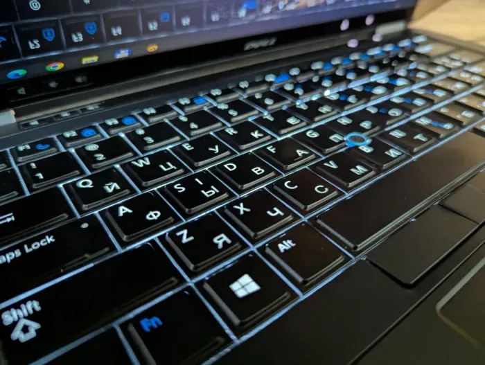 Ноутбук Б-клас Dell Latitude E7440 / 14" (1920x1080) IPS Touch / Intel Core i5-4310U (2 (4) ядра по 2.0 - 3.0 GHz) / 8 GB DDR3 / 128 GB SSD + 120 GB SSD / Intel HD Graphics 4400 / WebCam / Windows 10 б/в - зображення 6