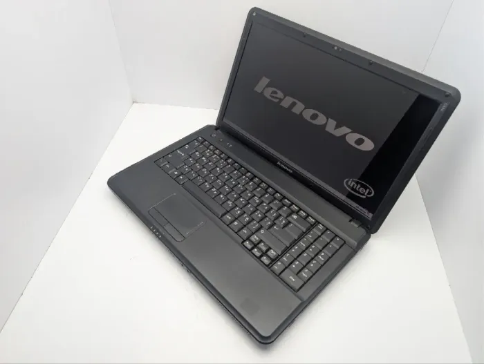 Ноутбук Lenovo G550 / 15,6" (1366x768) TN / Intel Pentium T4500 (2 ядра по 2,3 ГГц) / 4 ГБ DDR3 / 320 ГБ HDD / Intel Graphics / WebCam / DVD-ROM / АКБ не тримає заряд б/в - зображення 7