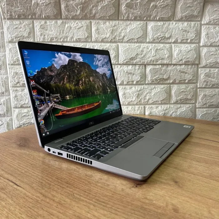 Мобільна робоча станція Б-клас Dell Precision 3551 / 15.6" (1920x1080) IPS / Intel Core i7-10850H (6 (12) ядер по 2.7 - 5.1 GHz) / 16 GB DDR4 / 512 GB SSD / nVidia Quadro P620, 4 GB GDDR5, 128-bit / WebCam б/в - зображення 4