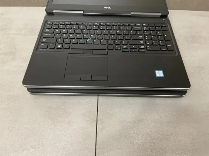 Ігровий ноутбук Dell Precision 7510 / 15.6" (3840x2160) IPS / Intel Core i7-6820HQ (4 (8) ядра по 2.7 - 3.6 GHz) / 32 GB DDR4 / 512 GB SSD / AMD Radeon R9 M375X, 2 GB GDDR5, 128-bit / WebCam / miniDP / HDMI б/в - зображення 6