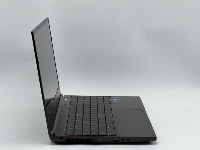 Ігровий ноутбук CyberPowerPC Tracer V EDGE PRO I 15X GM5TG7W / 15.6" (2560x1440) IPS / Intel Core i7-11800H (8 (16) ядер по 2,3 - 4,6 ГГц) / 16 ГБ DDR4 / 960 ГБ SSD / nVidia GeForce RTX 3070, 8 ГБ GDDR6, 256-біт / WebCam б/в - зображення 3