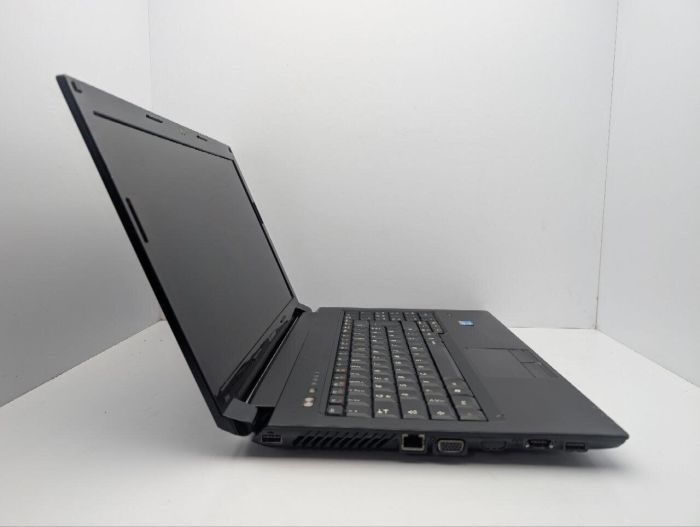 Ноутбук Lenovo B560 / 15.6" (1366x768) TN / Intel Core i3-380M (2 (4) ядра по 2.5 GHz) / 6 GB DDR3 / 320 GB HDD / Intel HD Graphics / WebCam / DVD-ROM б/в - зображення 4