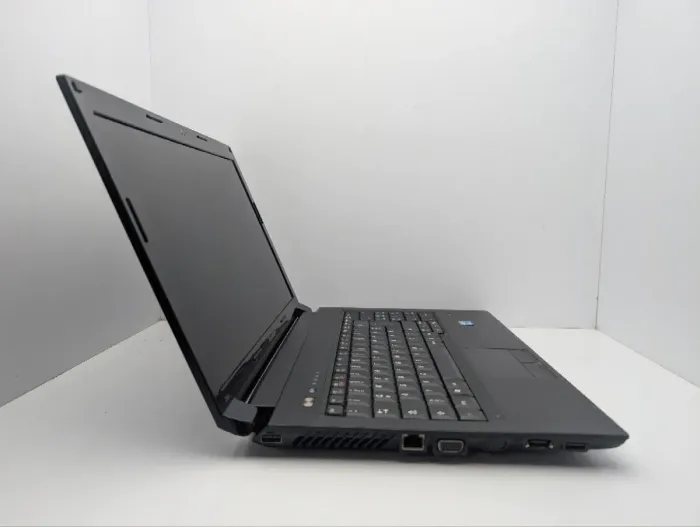Ноутбук Lenovo B560 / 15.6" (1366x768) TN / Intel Core i3-380M (2 (4) ядра по 2.5 GHz) / 6 GB DDR3 / 320 GB HDD / Intel HD Graphics / WebCam / DVD-ROM б/в - зображення 4