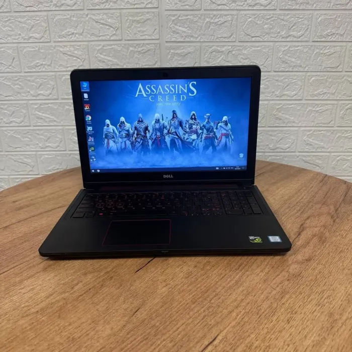 Ігровий ноутбук Б-клас Dell Inspiron 15 5577 / 15.6" (1920x1080) TN / Intel Core i7-7700HQ (4 (8) ядра по 2.8 - 3.8 GHz) / 16 GB DDR4 / 500 GB SSD / nVidia GeForce GTX 1050, 4 GB GDDR5, 128-bit / WebCam б/в - зображення 2